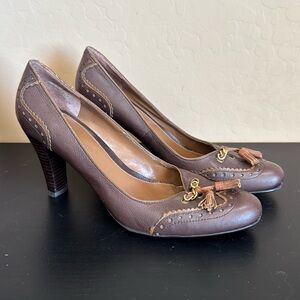 Women’s Bandolino Leather heels. Size 8.5 M. 3 1/2 inch heels.